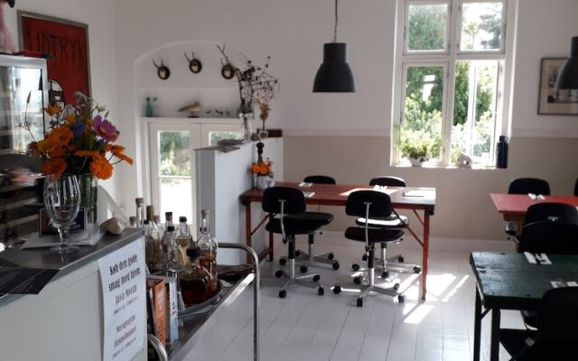 Tante Tut & Onkel E Hotel