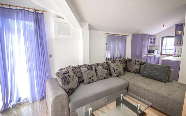 Apartments with a parking space Mavarstica, Ciovo - 18882