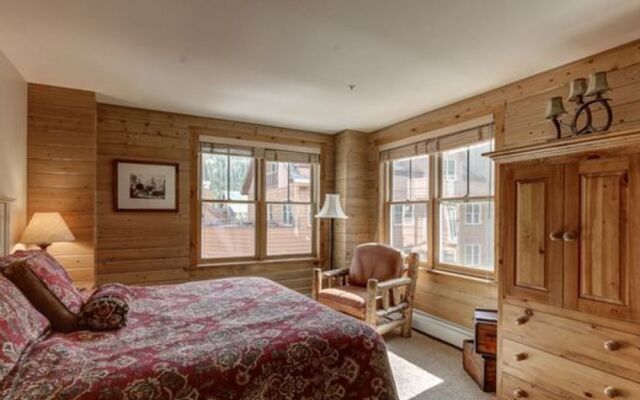 Buffalo Lodge by Summit County Mountain Retreats