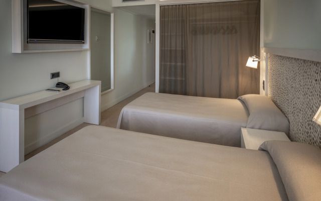 Caprici Beach Hotel & Spa