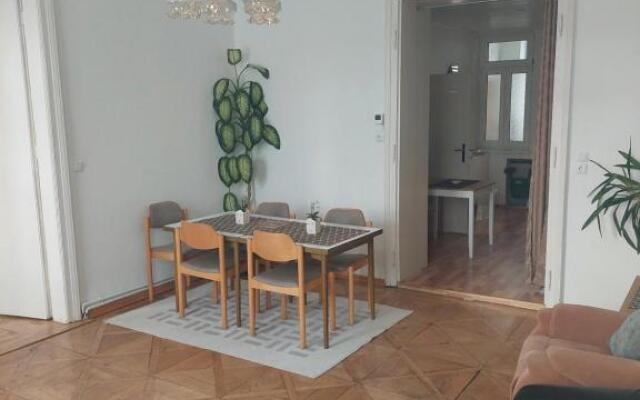 Gerald`s Apartment 12
