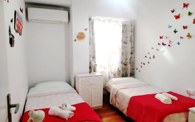 Turina Apartment -AC near beach