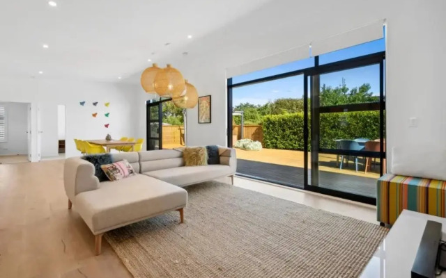 Cedar House - Martinborough Holiday Home