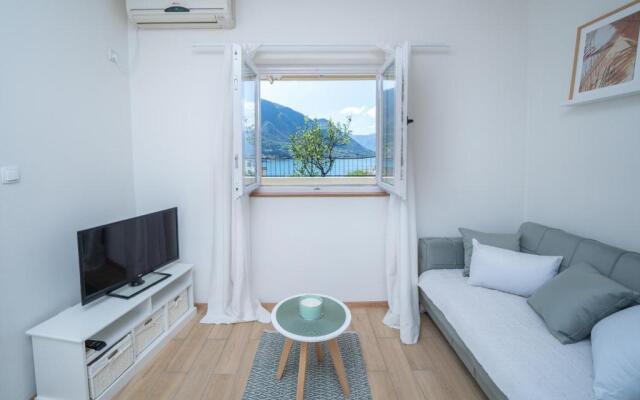 3M - Stylish studio apartment with terrace