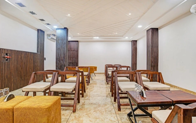 Oyo 9719 Hotel Relax Inn