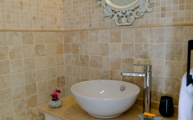 Selin Hotel