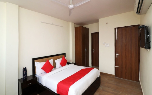 OYO 23320 Hotel Ozone