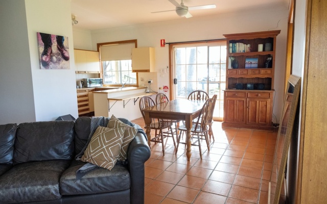 Bimbadgen Estate – Guest Rooms – Rothbury