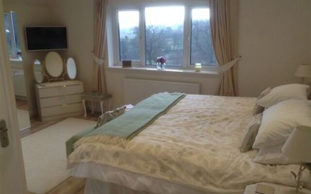 Longcroft View
