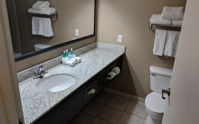 Clarion Pointe Medford