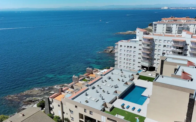 Posh Apartment Near Canyelles Petites