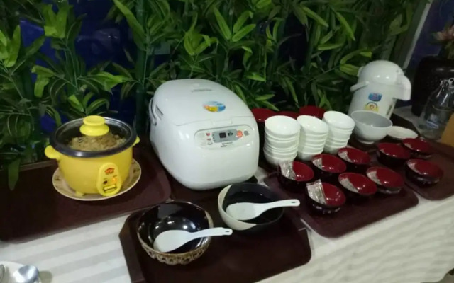 Choke-Set-Thee House