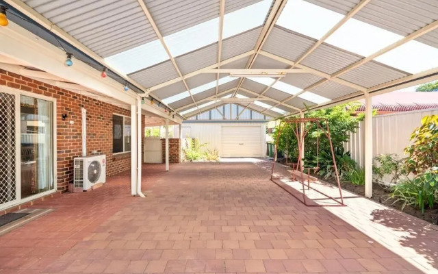 Hidden Gem Getaway in Dunsboroughs Heart