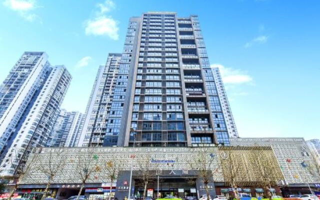 Hotel & Davos (Chongqing Ranjiaba Light Rail Station)