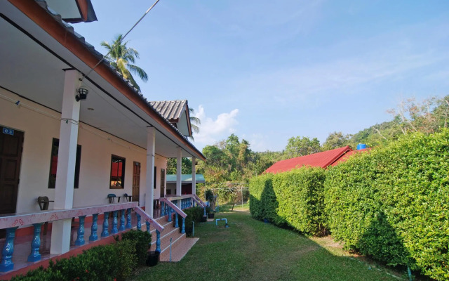 Lanta Nature Beach Resort
