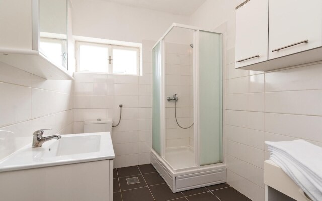 Awesome Apartment in Sukosan With 3 Bedrooms and Wifi