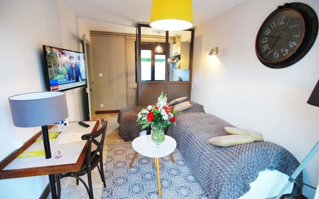 Appartements Pied à Terre, haut standing avec cuisine équipée et terrasse / Groupe HRM