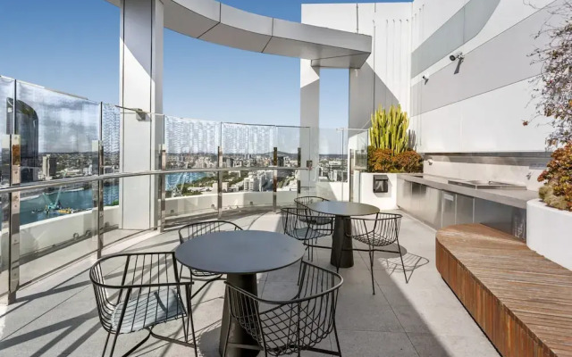 River-view Unit With Rooftop Pool Near Museums