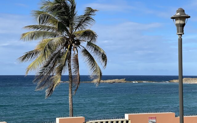 Beach condo with Pool and Ocean View