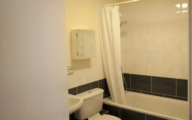 2 Bed 2 Bath Central Ipswich Parking 2nd Flr