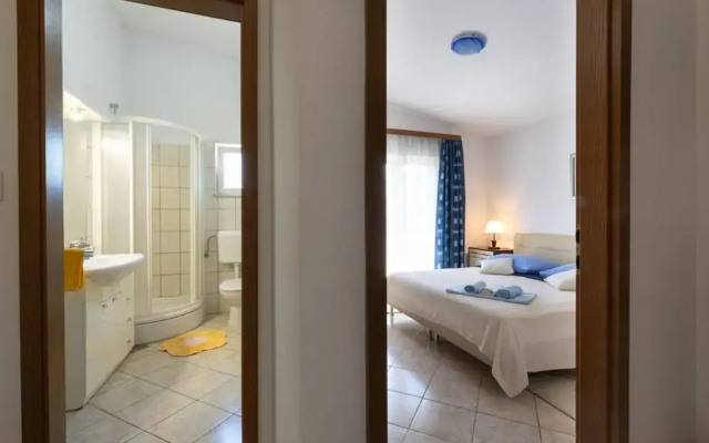 Bright and Spacious Apartment With Terrace in Kastel Stafilic