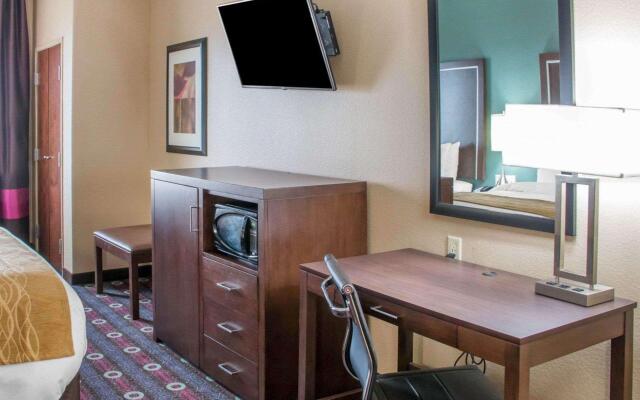 Comfort Inn & Suites San Marcos near Outlet Mall