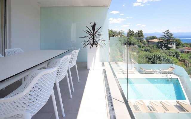 New Apartments with Pool near Beach