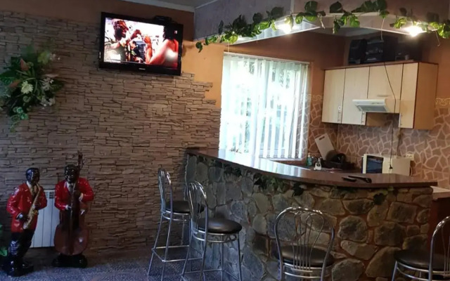 Дом для Души с бассейном целиком