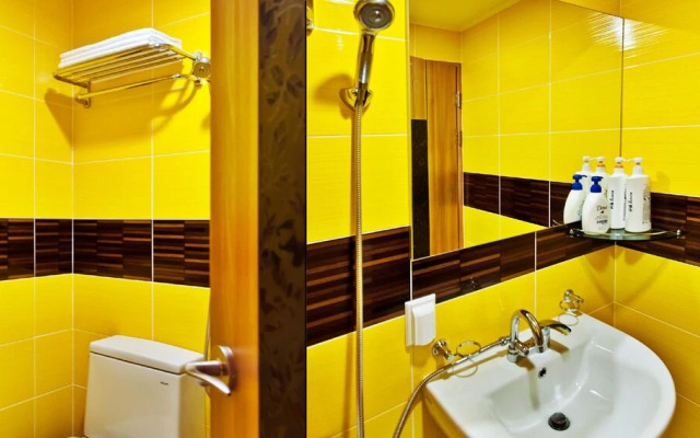 Favian Guest House