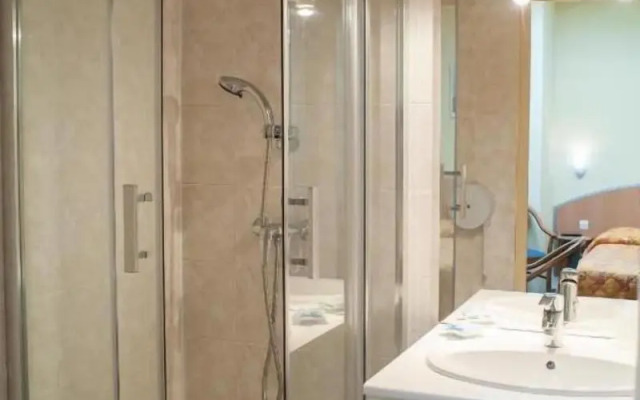 Logis Hôtel Restaurant Maison Voltaire