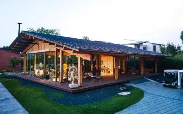Stray Birds Resort