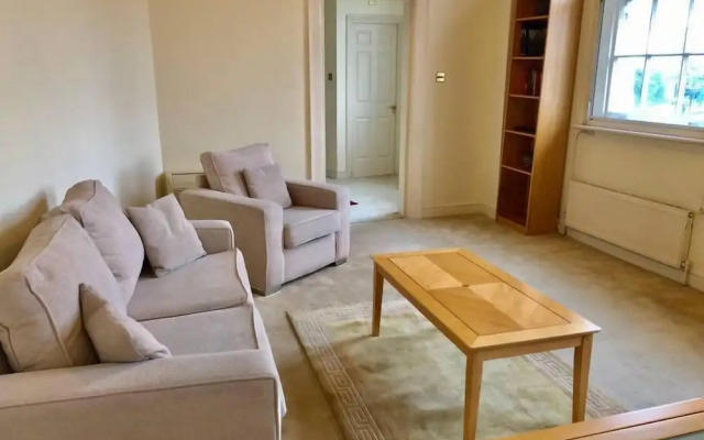 Buckingham Palace View Apartment