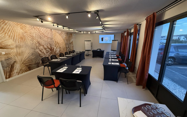 Kyriad Marseille - Vitrolles Aéroport