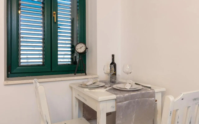 Studio Apartment Luka