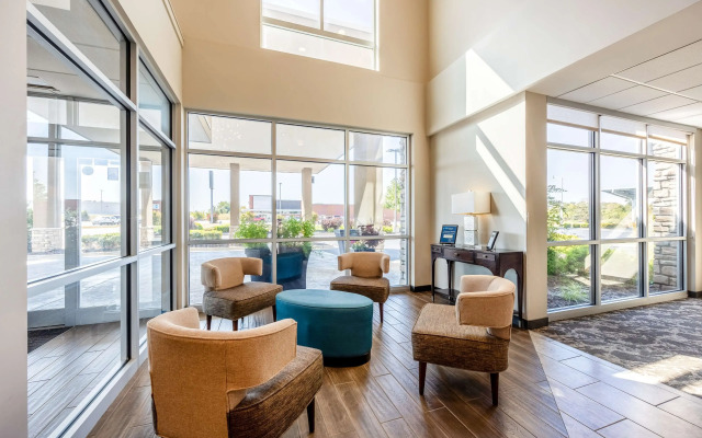 Best Western Plus Bolivar Hotel & Suites