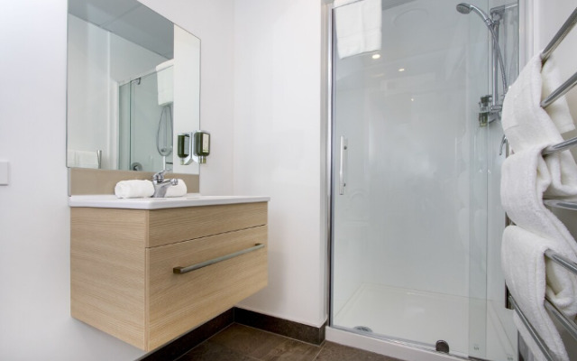 Ramada Suites by  Auckland Manukau Pacfic Centre