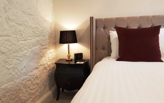 Lythgo's Row Colonial Cottages