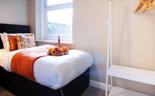 2 Bed 1 Bath Town Center Apartment