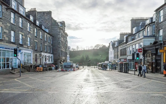 Peaceful City Retreat in Edinburgh's Heart