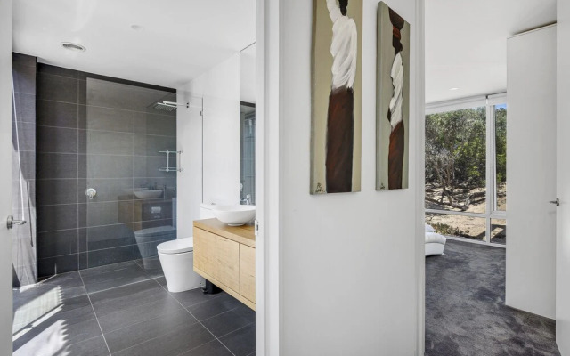 Pole House Beach Retreat Ocean Views