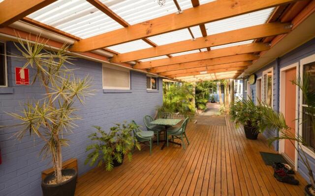 Ozzie Pozzie Backpackers - YHA