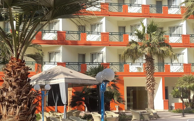 Grand Pyramids Hotel