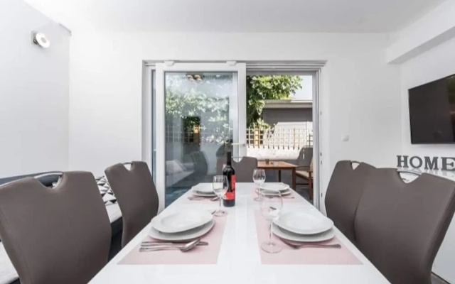 Lovely Apartment in Pakostane With Terrace