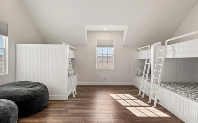 Zion's Haven #f4 4 Bedroom Townhouse
