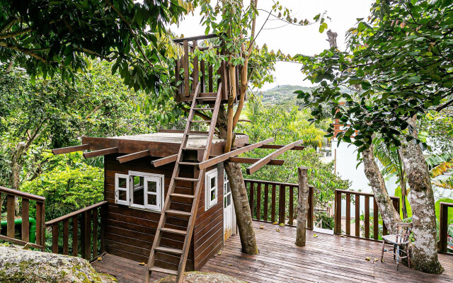 Casa em condomínio em meio à natureza CLN006