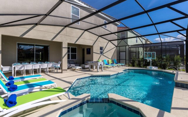 St010v: 10 Bed, Spiderman, Fashionista