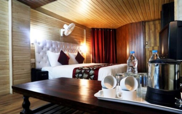 Goroomgo Moon Nainital