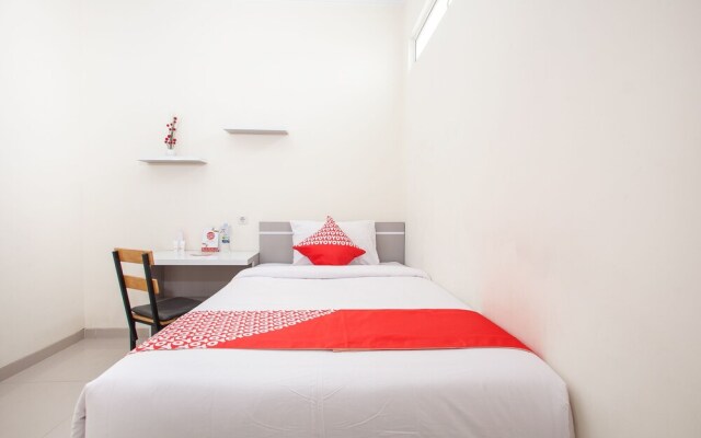 Oyo 1295 Linns Family Residence