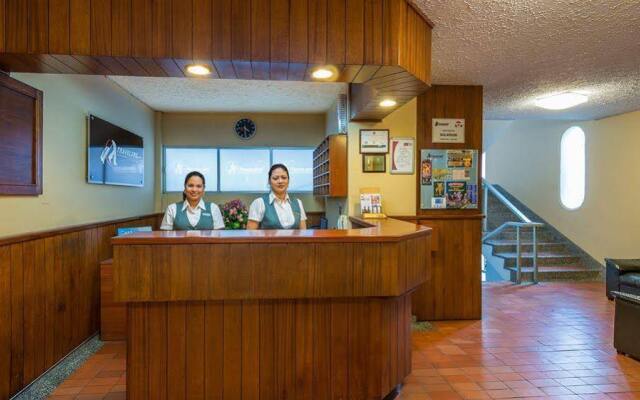 Travelers Apartasuites el Peñon