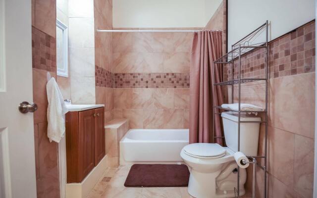 Downtown Spacious Suites by Hosteeva